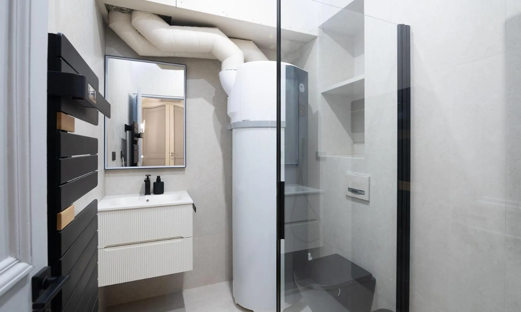Appartement Neuf Et Luxueux Climatise A Paris 17 0*,  France